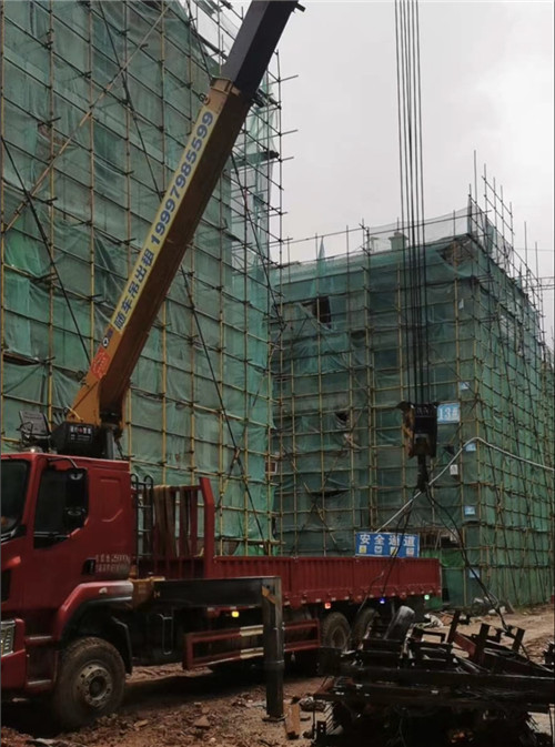 双台子区“慢工细活”—— 吊车的 “微动控制” 技术