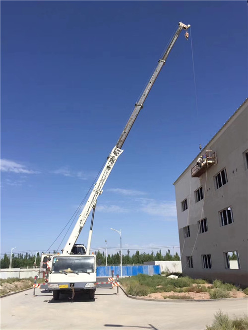 双台子区“轻装强干”—— 吊车的 “轻量化臂架” 技术